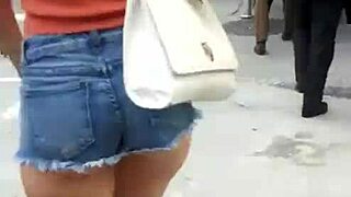 i'm lookin at them asses on the street 02