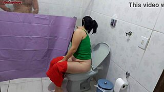 Madrasta Coloca Uma Cortina No Banheiro Só Para Olhar O Enteado No Banho