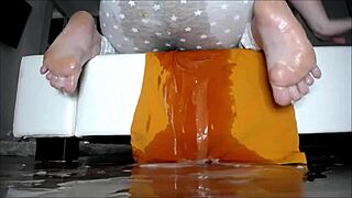 cute teen 18+ cumming in the bathtub for her partner