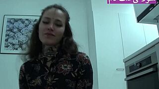 فیلم سکس ایرانی خفن که دختره با ساک زدن حسابی کیر دوست پسرشو راست میکنه و روش میشینه واسه سکس