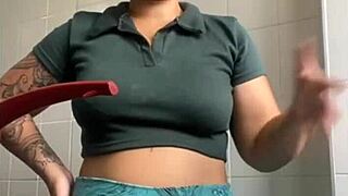 I love flashing my swollen pussy 😍