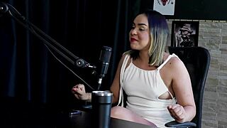 does nands ninfetinha enjoy bisexual men in sex?