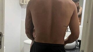 Dupla Penetra��o No Pelo Meu Corninho Gosta De Ver Outros Machos Me Fodendo Sem Camisinha!