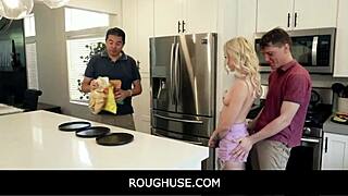 Roughuse Britt Blair kao teen 18+ devojka