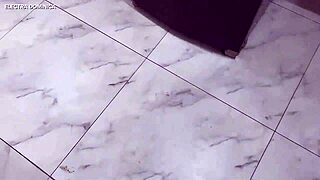 Esposa saiu e a empregada não resistiu ao meu pau ereto ela me provocou