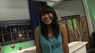 Milf asiatica Yuki Mori con tacchi alti scopata e leccata figa