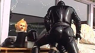 2003roxinaretrorubberoxshinyhorny150403xxl wmv