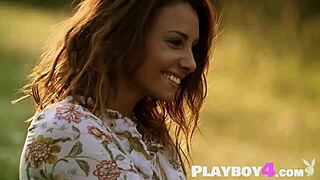 Sweet Anetta Keys Exposes Hot Body In Striptease