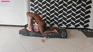 botando forte na novinha