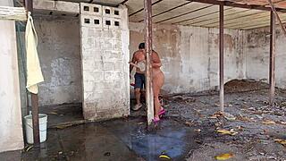 Mi Madrastra Me Descubre Viendola Cuando Se Ducha Al Aire Libre