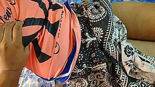 Cheating Desi Girlfriend Fucks Lover In Hotel