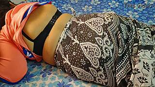 Cheating Desi Girlfriend Fucks Lover In Hotel