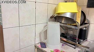 Nossa, ele meteu tanto no cuzinho e na bucetinha que gozei muito no pau dele sem preservativo