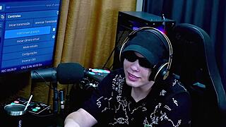 Belinha baracho seduces host with kiss and touch