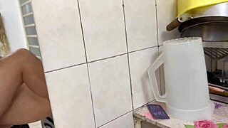 Nossa, ele meteu tanto no cuzinho e na bucetinha que gozei muito no pau dele sem preservativo