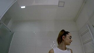 Amateur college girls boldly turn photoshoot into porn casting.