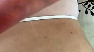 puta using fantasy to give delicious pussy