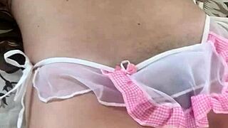 puta using fantasy to give delicious pussy