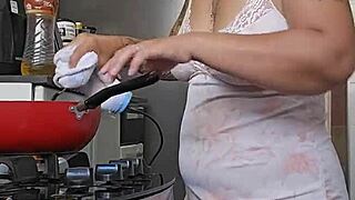 Grávida se exibindo