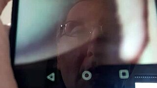 my wife gives me a handyshow 😏