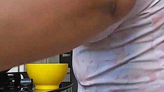 Grávida se exibindo