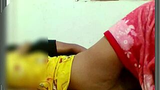 ASIAN couple LICKING and SUCKING each other in REAL homemade 69