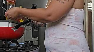 Grávida se exibindo