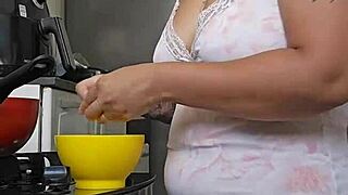 Grávida se exibindo