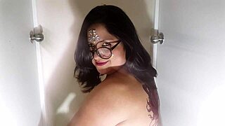 i unleashed the hugest squirt ever with a tie on