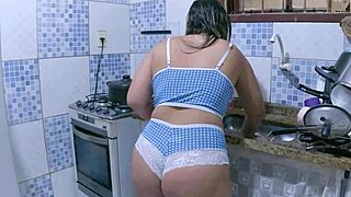 Latina Amateur Shakes Big Ass While Cooking