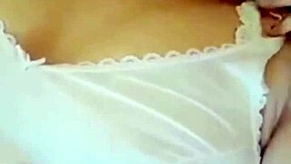 Aurora estelar invites you to undress with her -trailer-