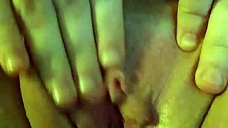 Hey, look at me playing with my pussy for my horny friends.