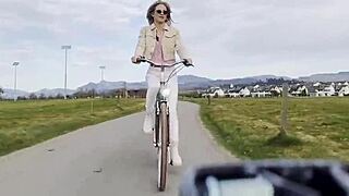 miss daisy diamond on wheels bike vlog