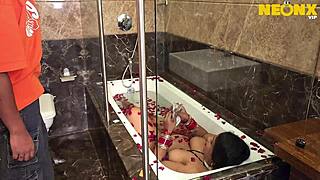 Beautiful big ass curvy Indian bhabhi gets wet pussy sex!