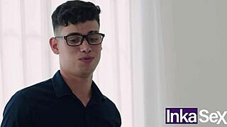 Engañando A Mi Novio Con Mi Personal Trainer De Verga Grande Mientras Lee Periódico! 💪