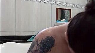 Fuck in the bath with cum in mouth!