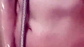 Espiando A Vecina Duchando Nos Calentamos Y Me Corro