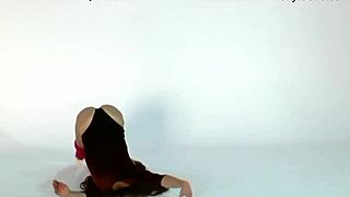 anna ocean, this hot gymnast brunette, stretches her small 18+ tits in the gym