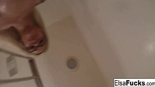 Tiny babe elsa jean fingers her hairy pussy