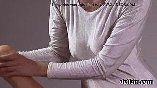 lovesome teen gapes her slit and loses virginity