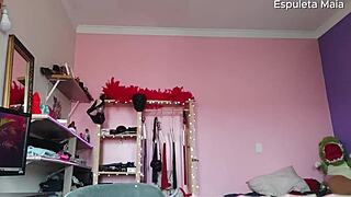 A hot brazilian showing her huge pussy!