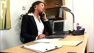 vanessa fucks her boss 😏