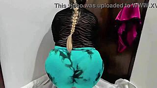 el enorme culo sexy de la mama de mi amigo prepar�ndose para coger