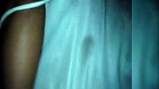 le doli pero le gust mi comadre queria saber que se siente por el culo y solita se lo acomoda en el hoyito luego no paraba de gritar anal doloroso