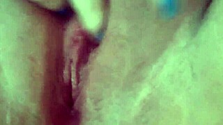 brincando com minha bucetinha