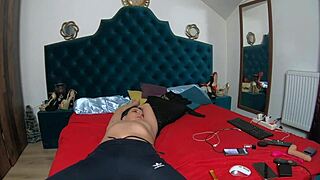 Milfycalla masturbating pussy in sortswear preview