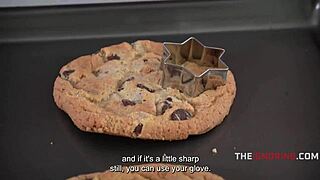 Freeuse baking while my bottom is shaking theignoring