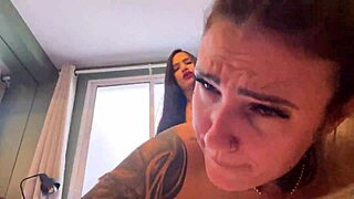 nossa aquela foda gostosa com a quentura da buceta bem gostosa buceta com buceta chupando um cu bem molhado prontos pra gozar muito nessa suruba o pinto latejando