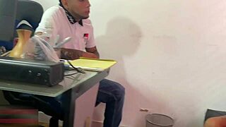 jefe se folla a joven universitaria que pide una oportunidad de trabajo historia completa 💼