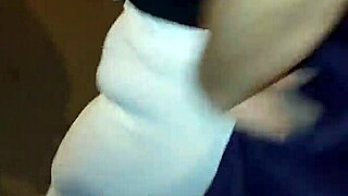 Madura Culona Con Hilo Rojo En La Calle